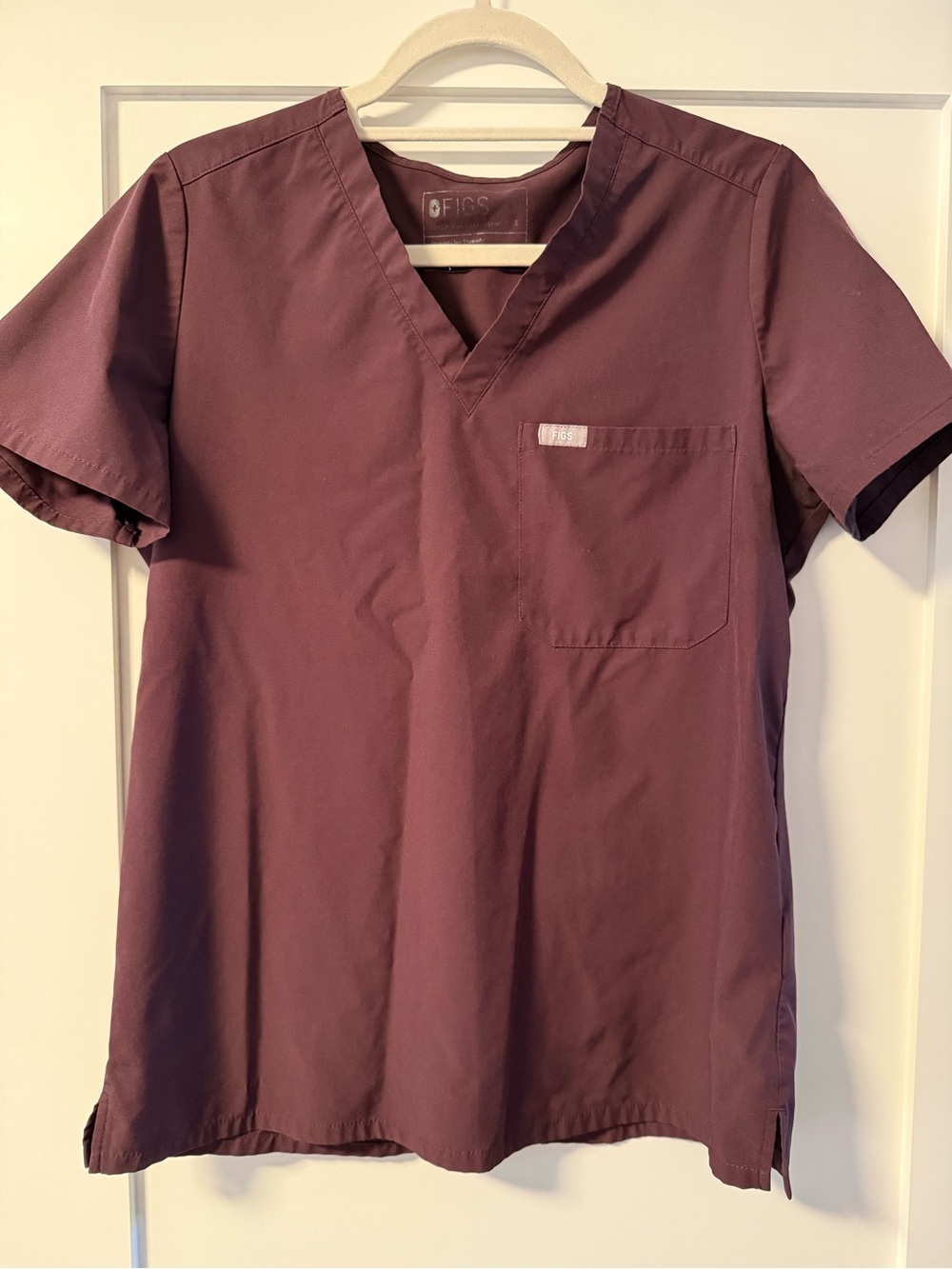 FIGS Catarina FREEx Scrub Top in Dark Fig Size Small
